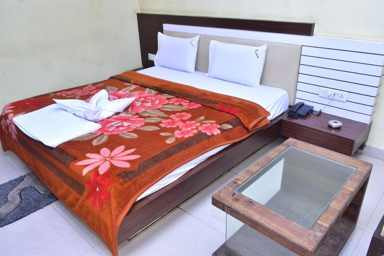 Hotel Mid East Haridaspur Exterior photo